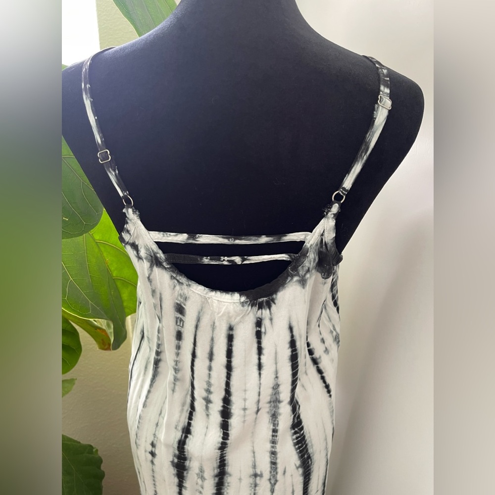 Dress - Picture 8 of 9
